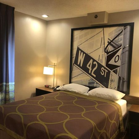 Super 8 By Wyndham Jamaica North Conduit Hotel New York Eksteriør billede