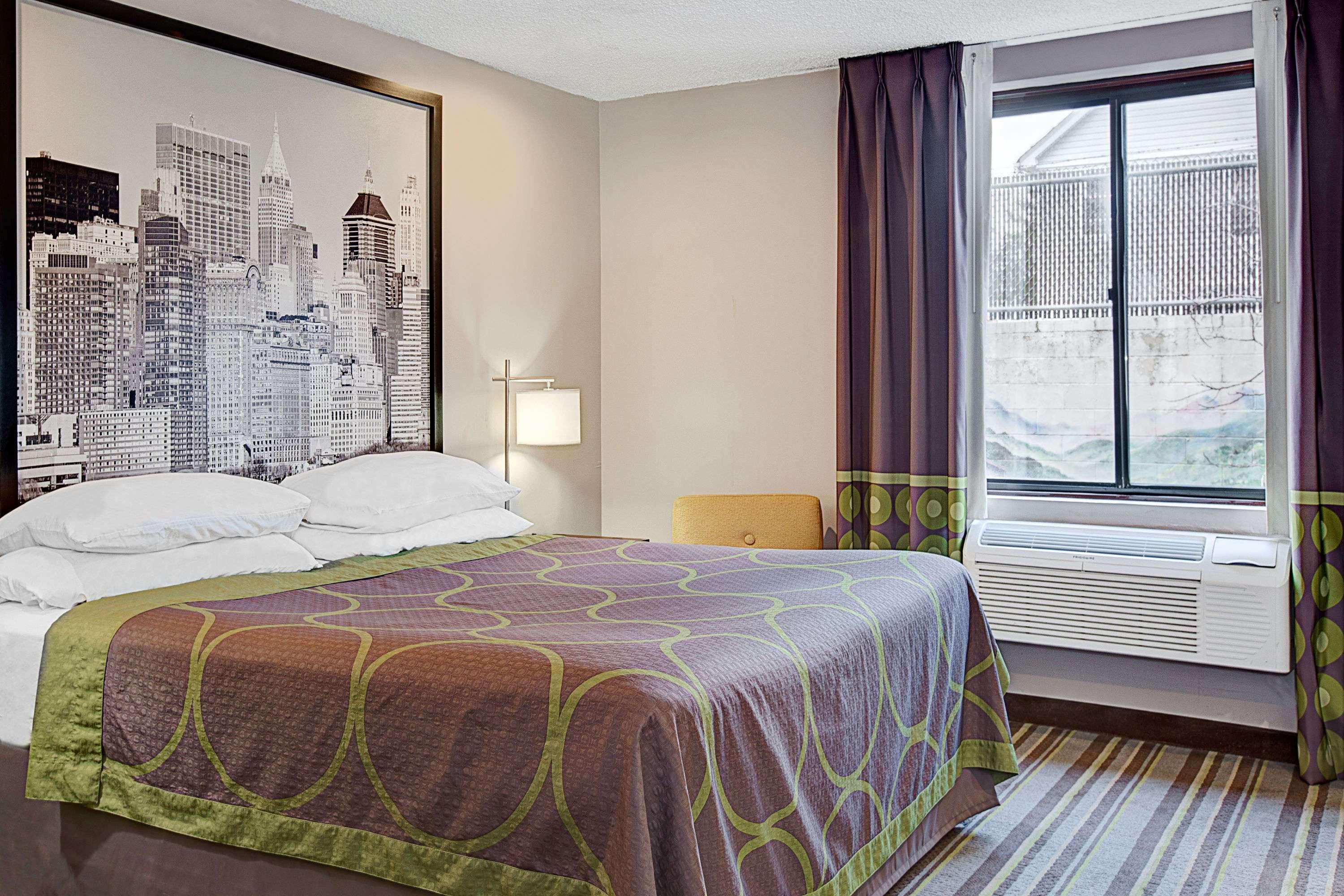 Super 8 By Wyndham Jamaica North Conduit Hotel New York Eksteriør billede