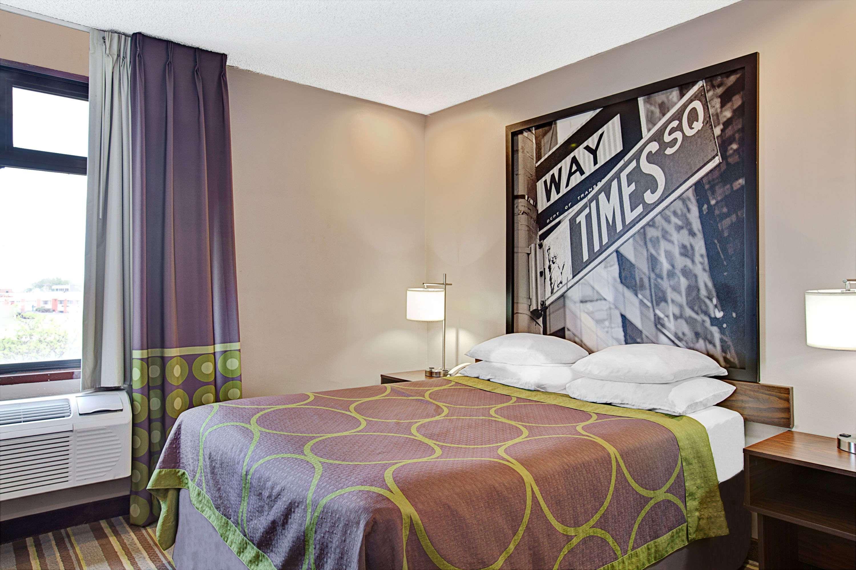 Super 8 By Wyndham Jamaica North Conduit Hotel New York Eksteriør billede