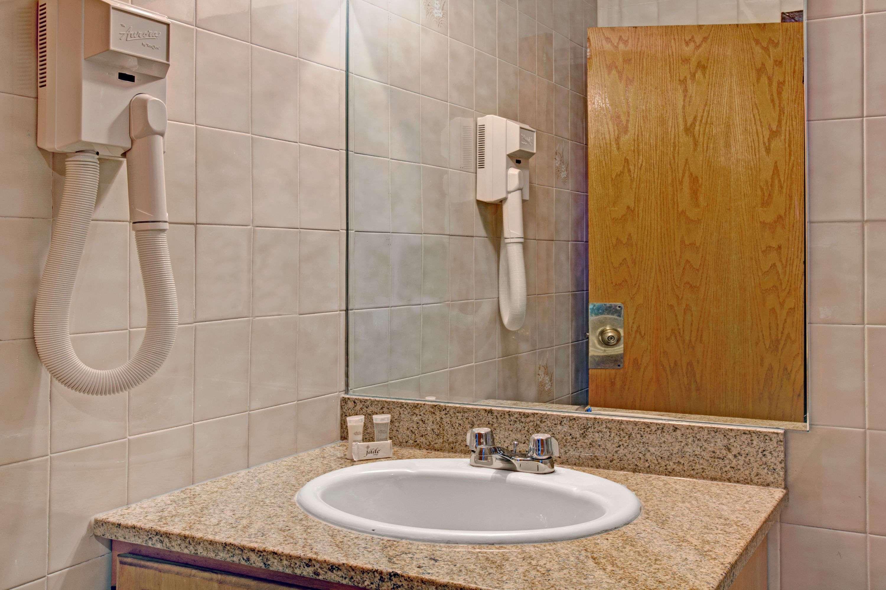 Super 8 By Wyndham Jamaica North Conduit Hotel New York Eksteriør billede