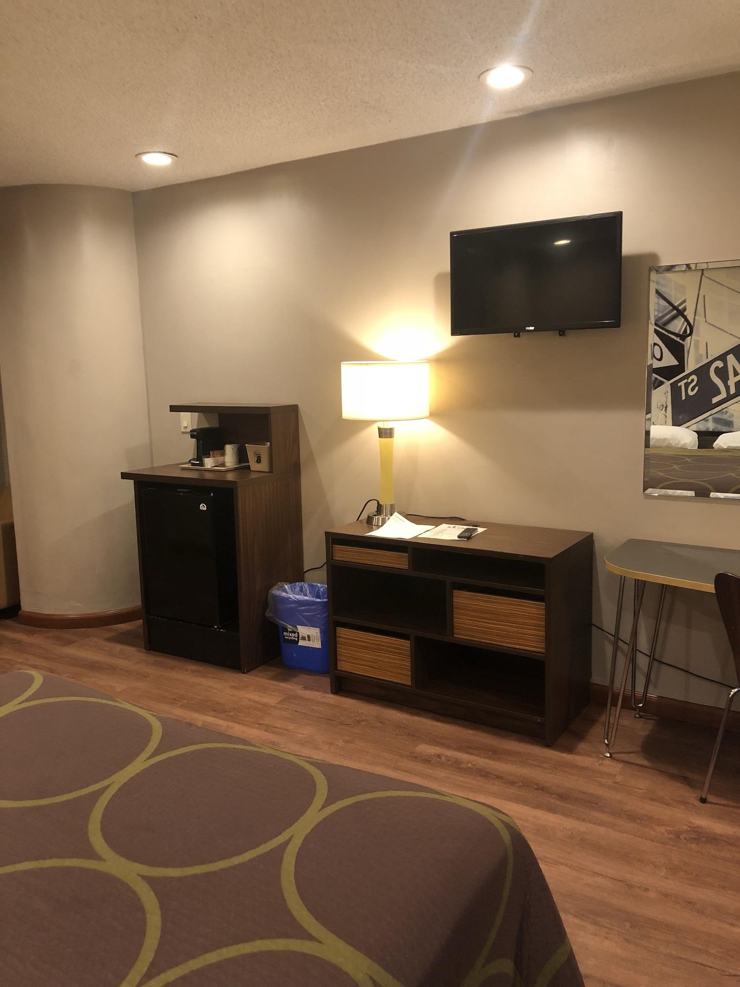 Super 8 By Wyndham Jamaica North Conduit Hotel New York Eksteriør billede