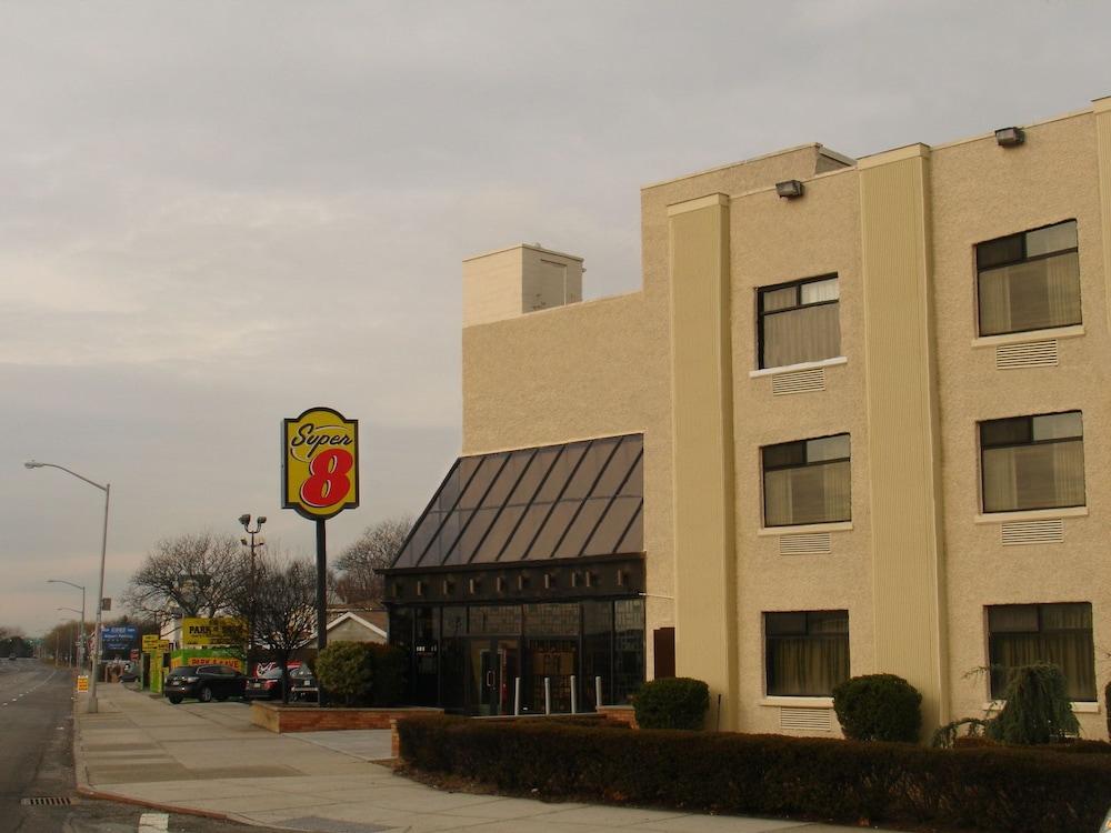 Super 8 By Wyndham Jamaica North Conduit Hotel New York Eksteriør billede