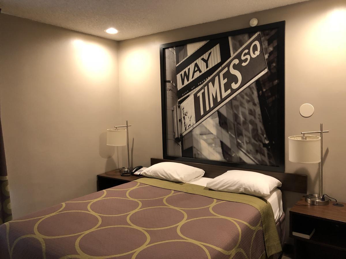 Super 8 By Wyndham Jamaica North Conduit Hotel New York Eksteriør billede