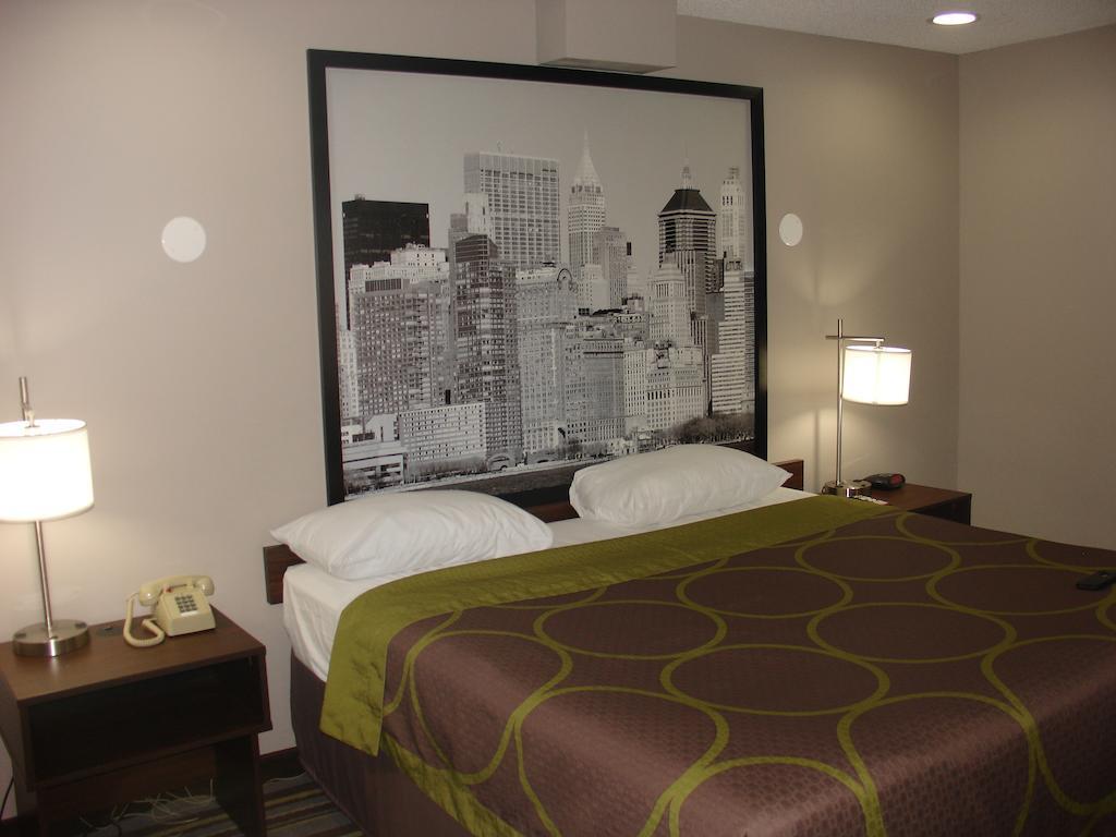 Super 8 By Wyndham Jamaica North Conduit Hotel New York Eksteriør billede