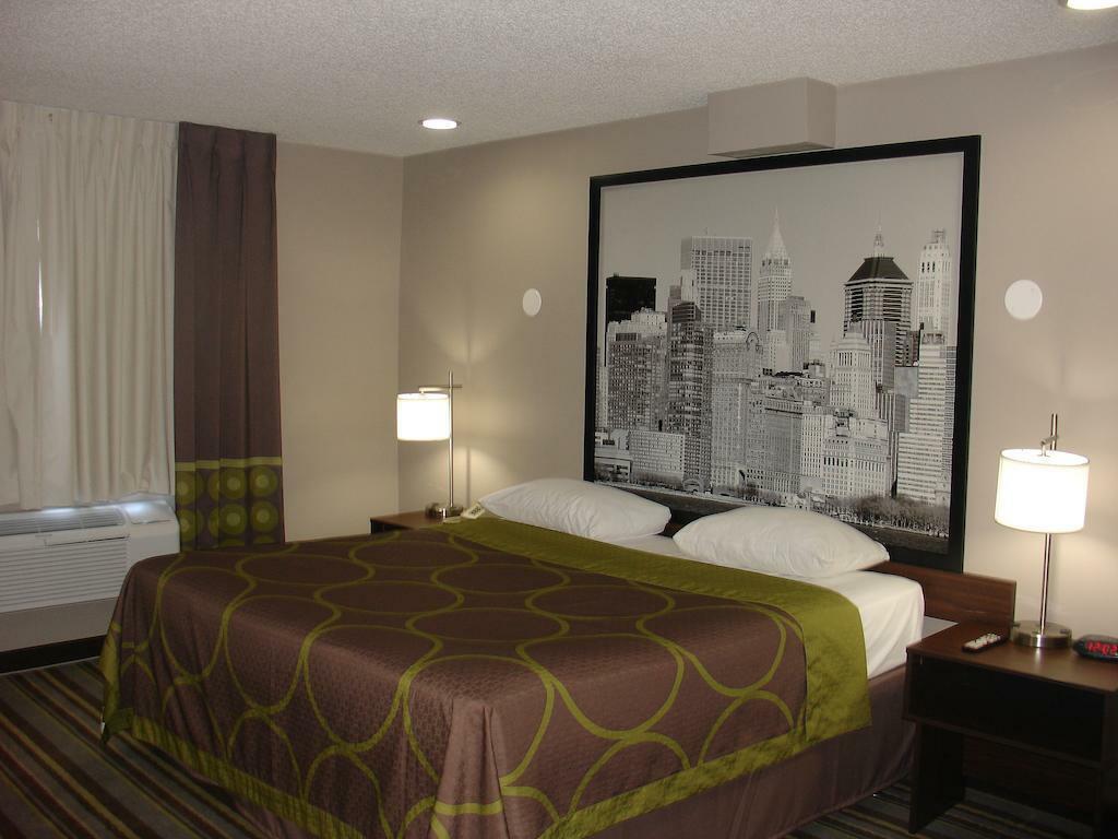 Super 8 By Wyndham Jamaica North Conduit Hotel New York Eksteriør billede